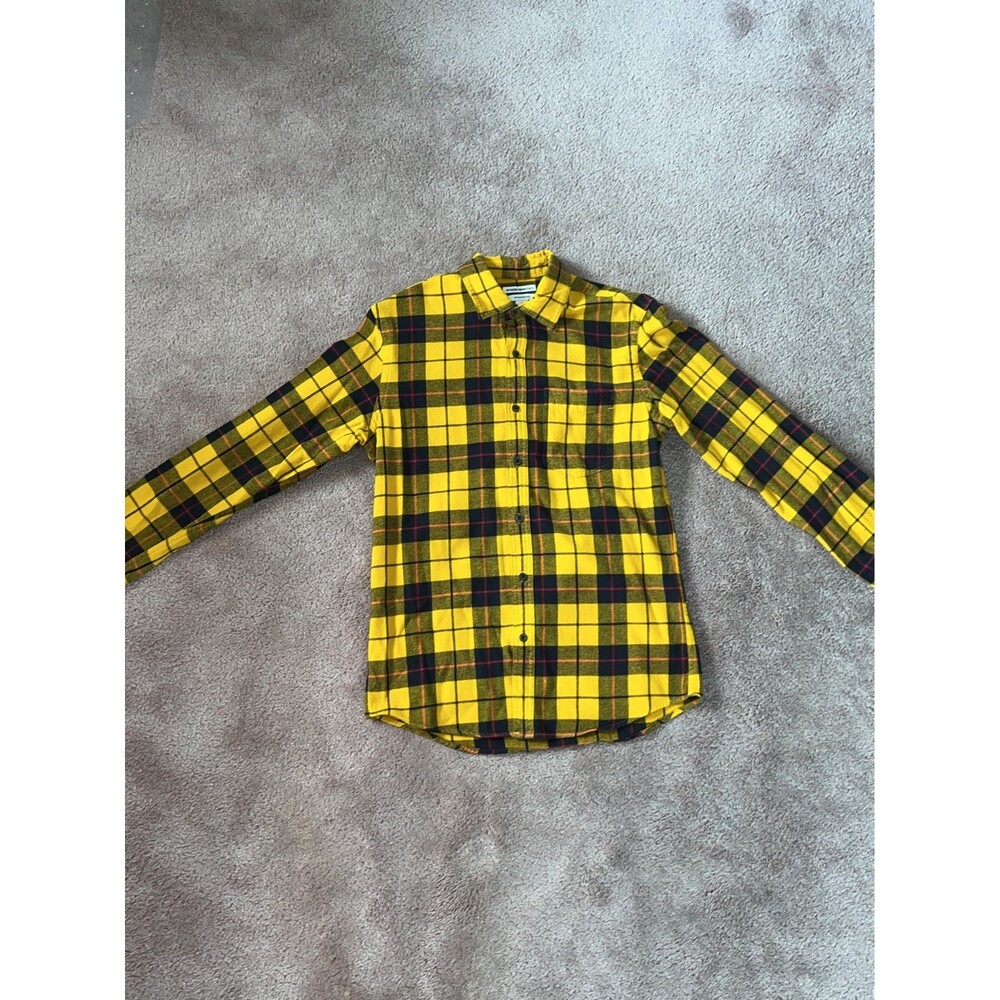 Men’s Amazon Essentials Slim Fit Flannel - Size Small